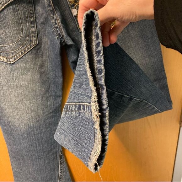 TRUE RELIGION Joey Distressed Wiskering Jeans w/ Embroidered Back Pocket Sz 32 - Picture 9 of 16